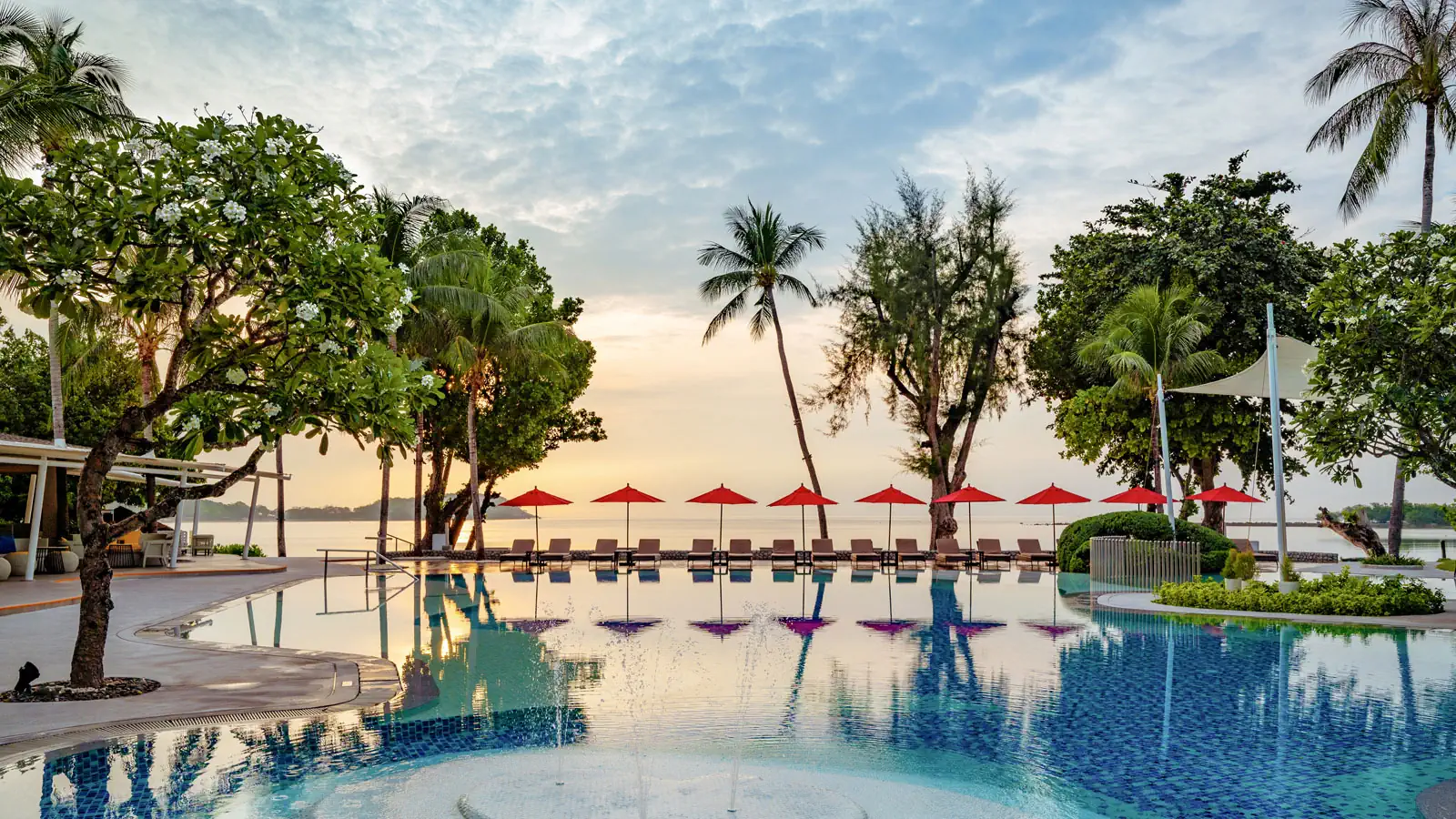 Отели Самуи — бассейн Beach Wing в Amari Koh Samui у моря